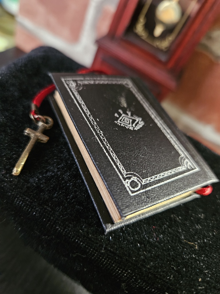 銀の書(豆本) 手書きの紋章の書