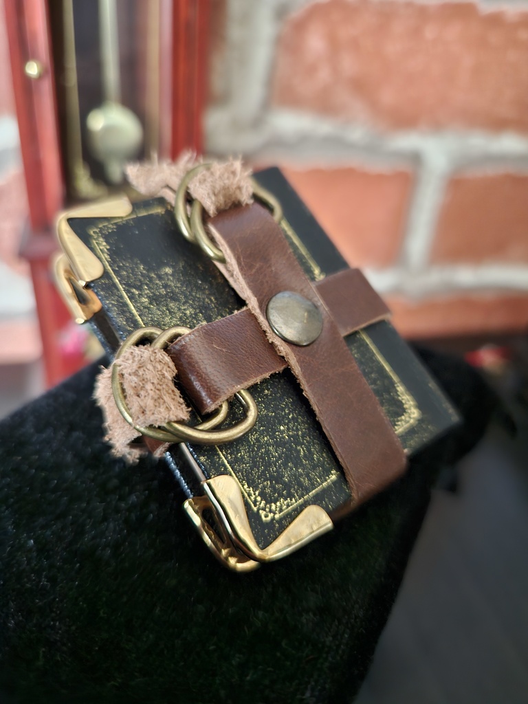 金の旅書(豆本の首飾り)