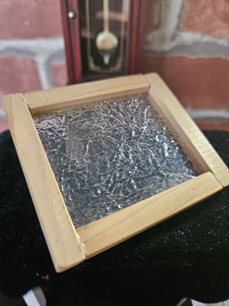 偽物の窓枠 西の窓