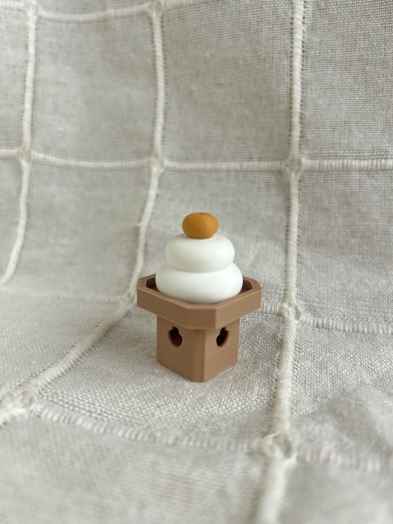 小さな鏡餅 Miniature Japanese New Year Cake