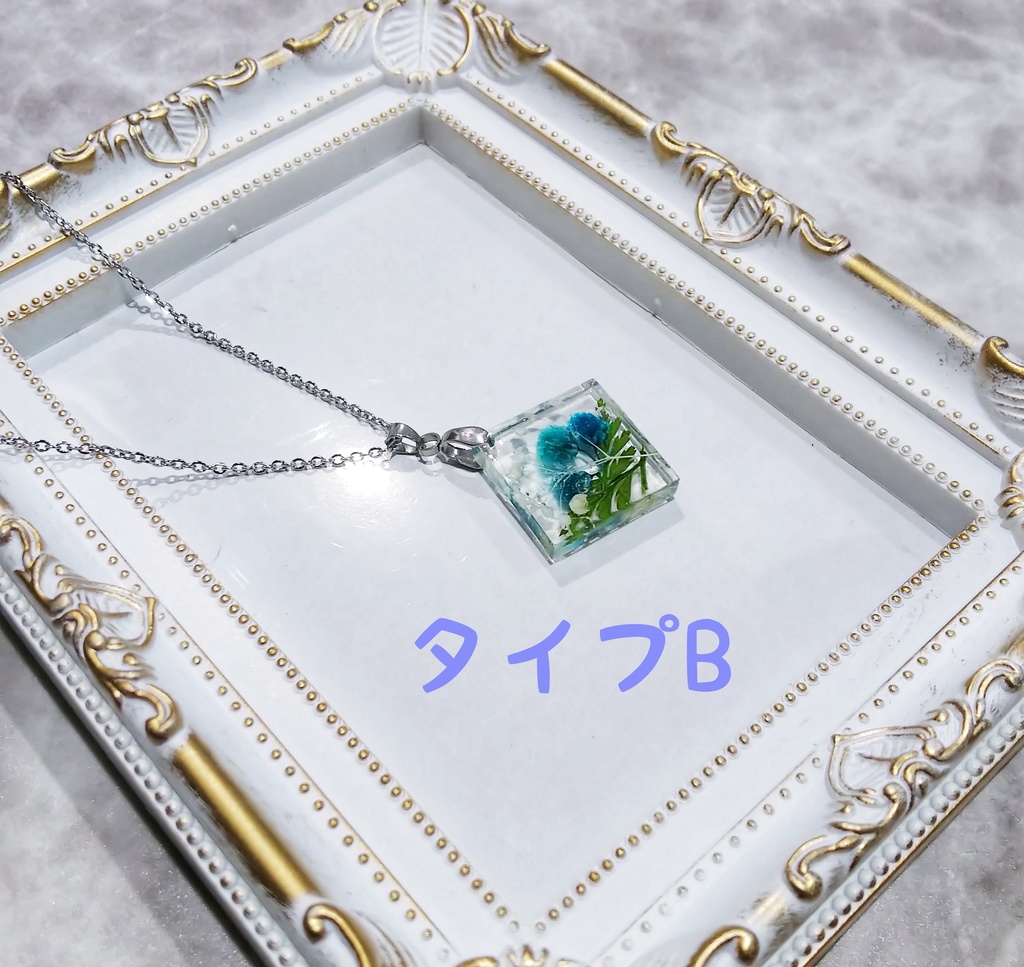 かすみ草のネックレス