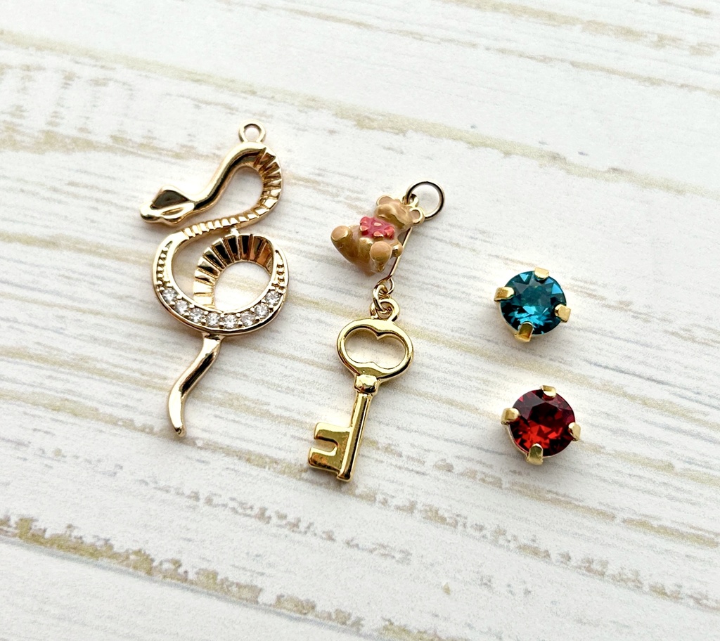 【🌈🕒】🔑🐍イヤリング/ピアス【販売終了】