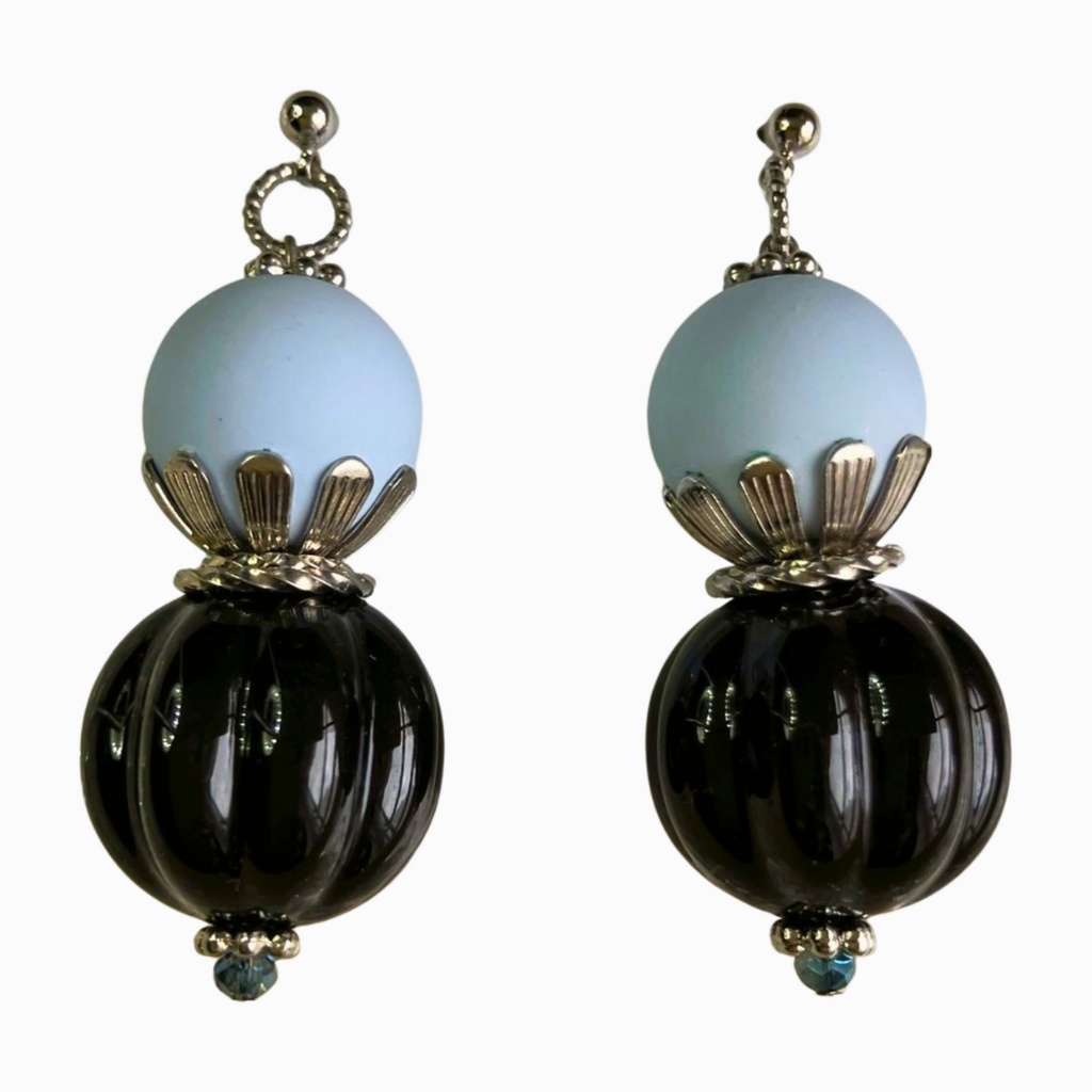 Hush Tale:ペールブルー × オニキスブラック|静寂を宿すピアス