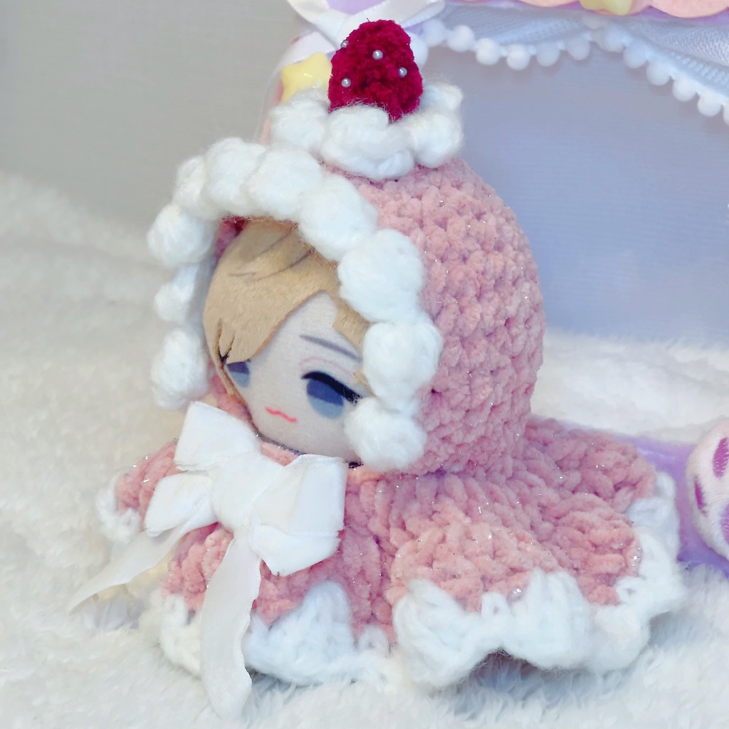 【いちごショートケーキ風ポンチョ】10cmぬい服 にじぱぺっと リボン フリル スイーツ Crochet