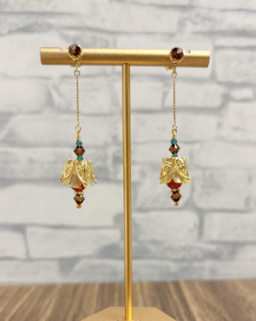 【イヤリング・ピアス】サンダルフォン【お花のランタン】