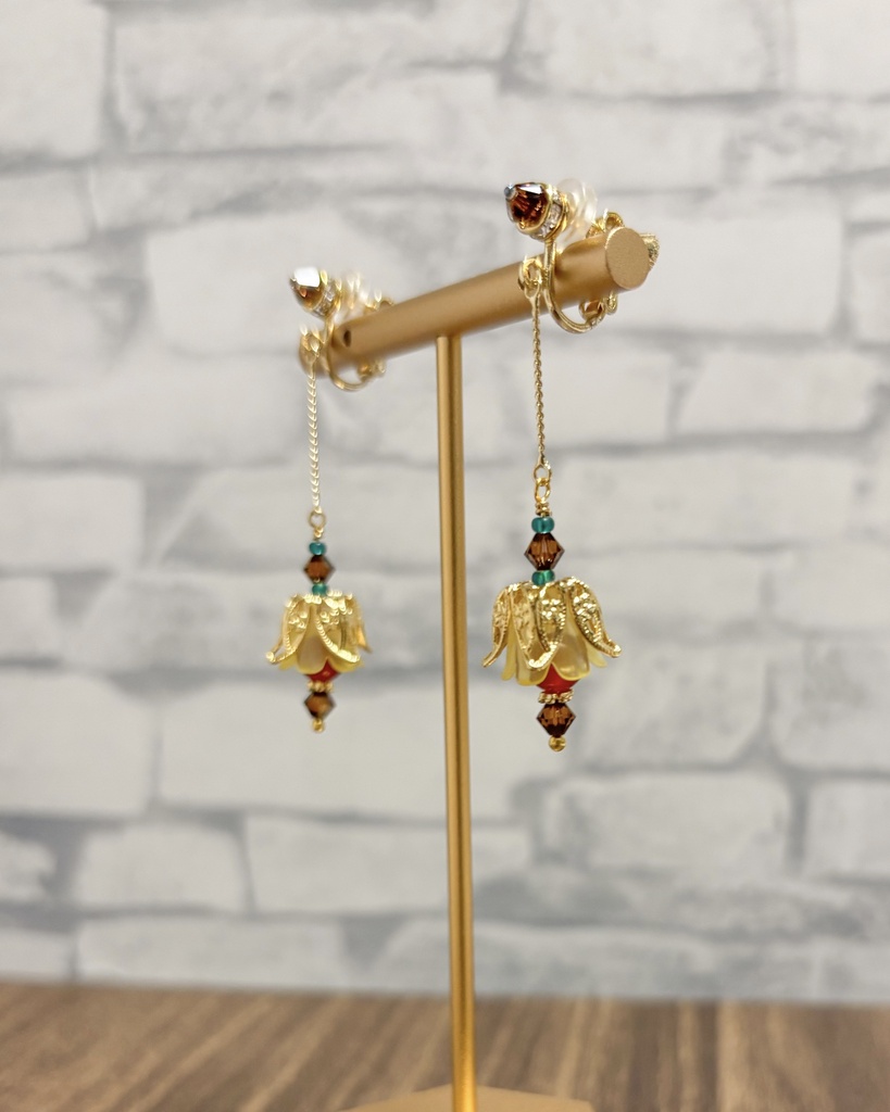 【イヤリング・ピアス】サンダルフォン【お花のランタン】