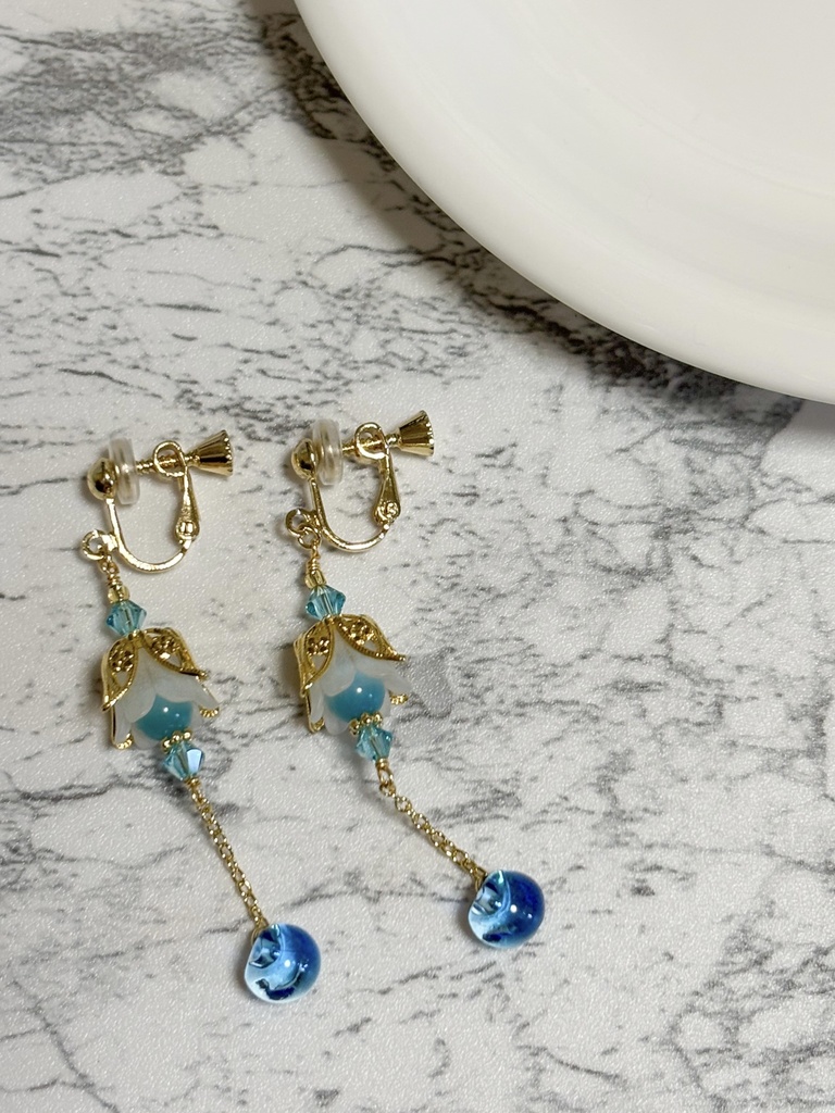 【イヤリング・ピアス】ルリア【お花のランタン】