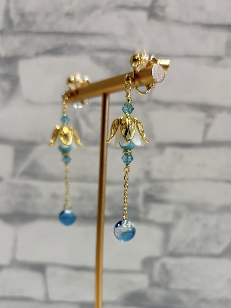 【イヤリング・ピアス】ルリア【お花のランタン】