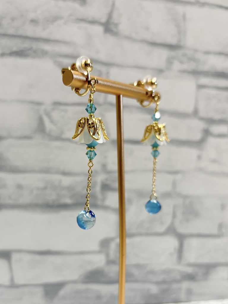 【イヤリング・ピアス】ルリア【お花のランタン】
