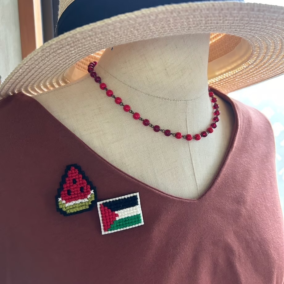 パレスチナ支援寄付付き クロスステッチピンブローチ