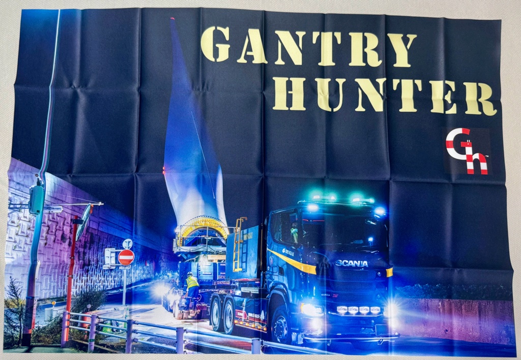 風車輸送タペストリー「DENZAI SCANIA 650S XT & Goldhofer FTV550」(匿名配送)