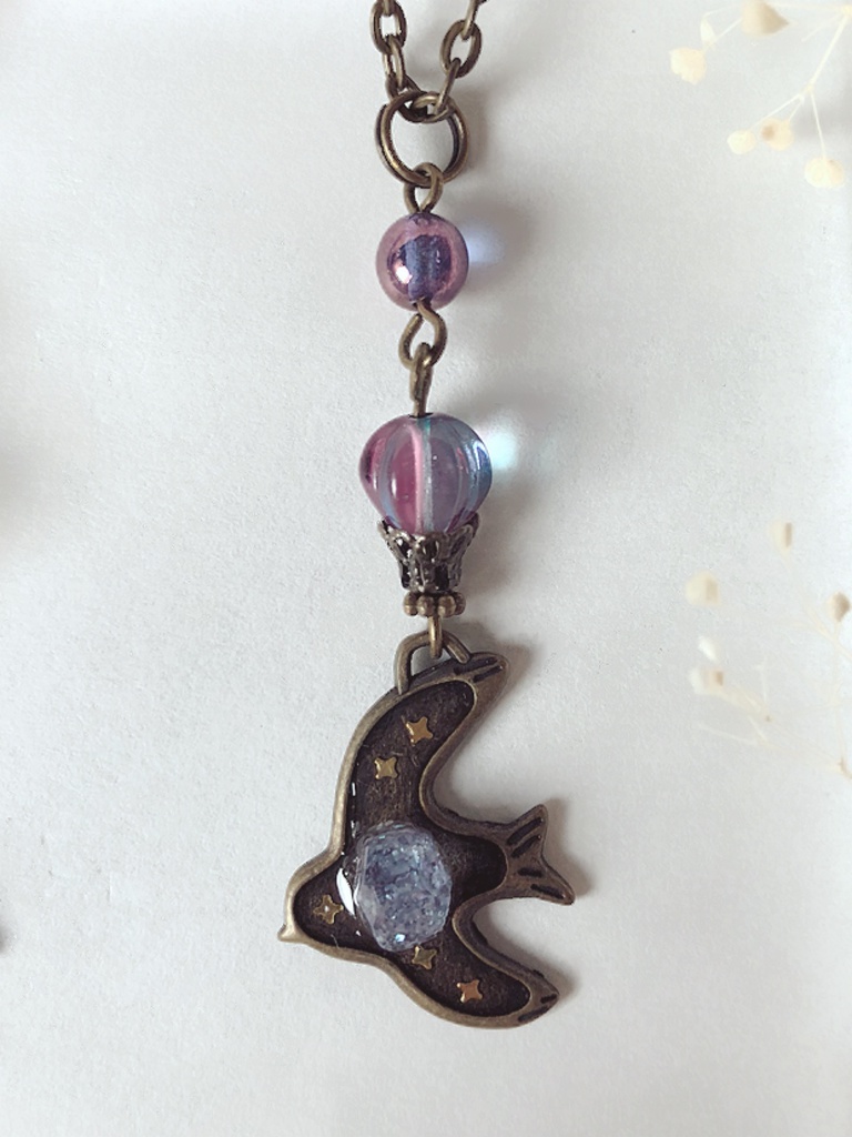 景色を運ぶ鳥のペンダント