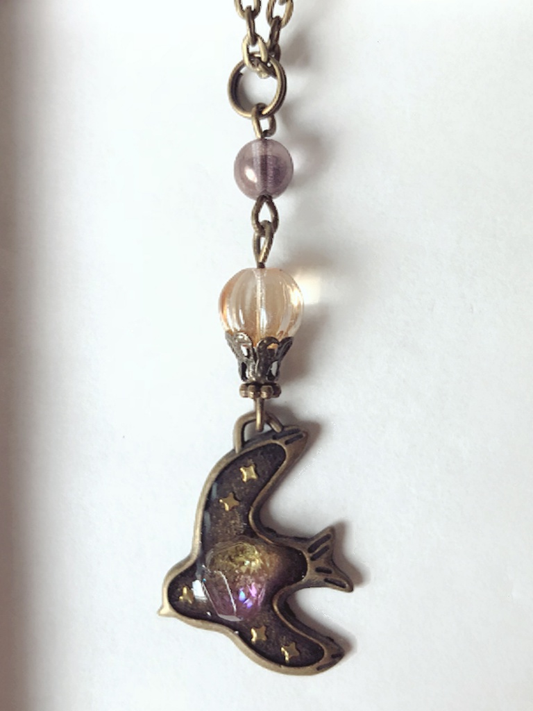 景色を運ぶ鳥のペンダント