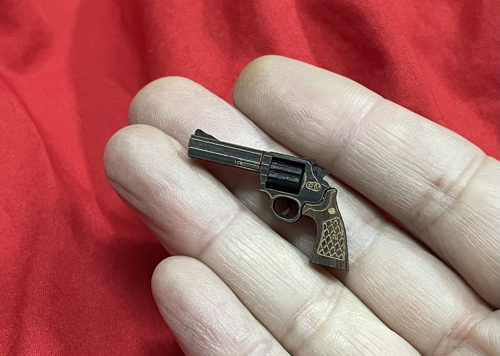 ミニチュア銃(S&W M586)