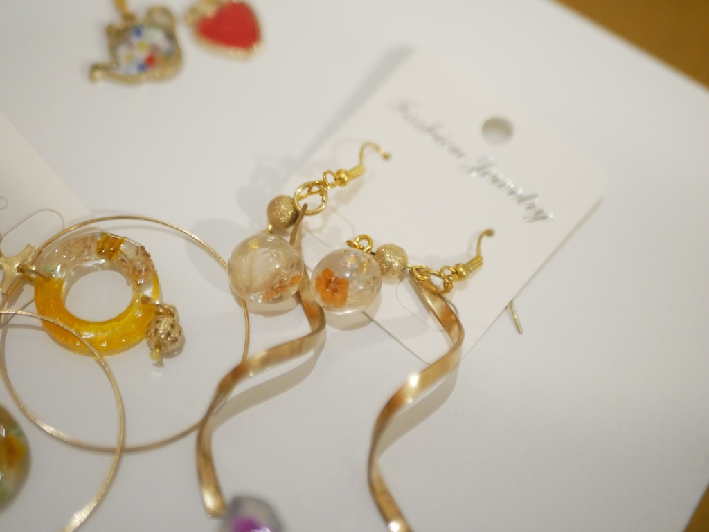 オレンジフラワーピアス