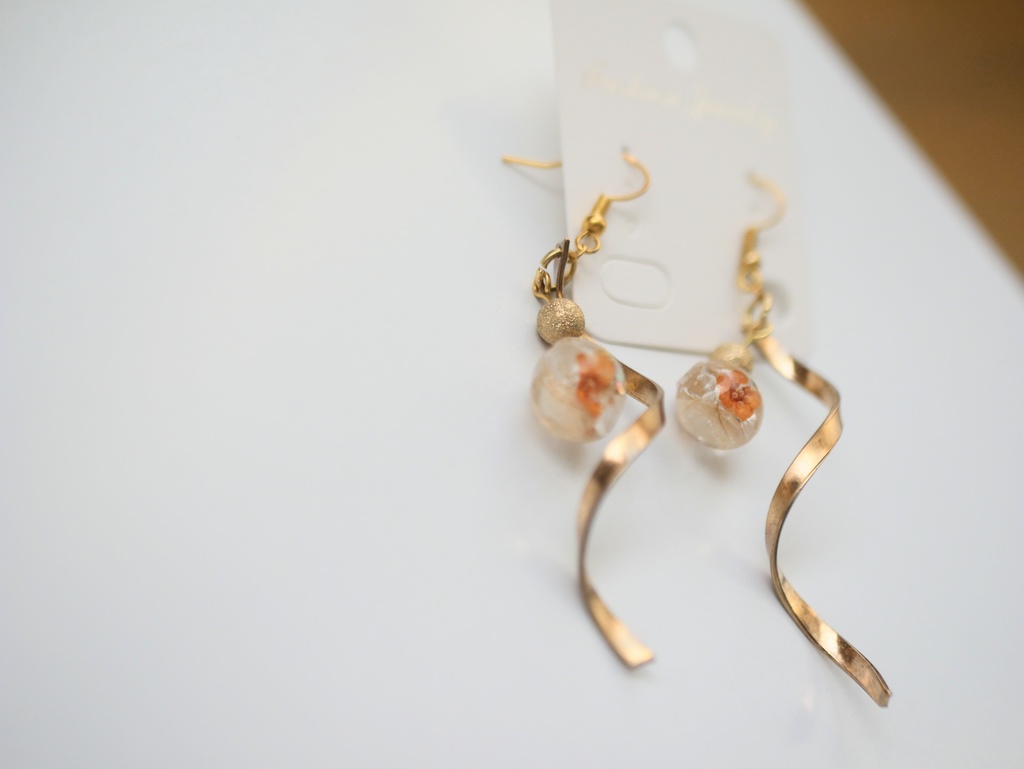オレンジフラワーピアス