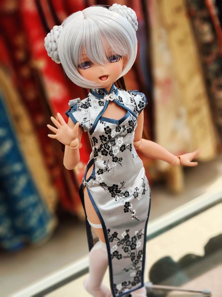 ちょいセクシーなチャイナドレス（MDDサイズ）