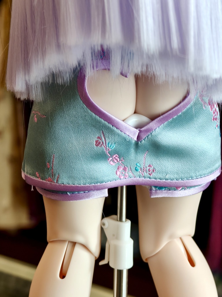 太ももチャイナドレス