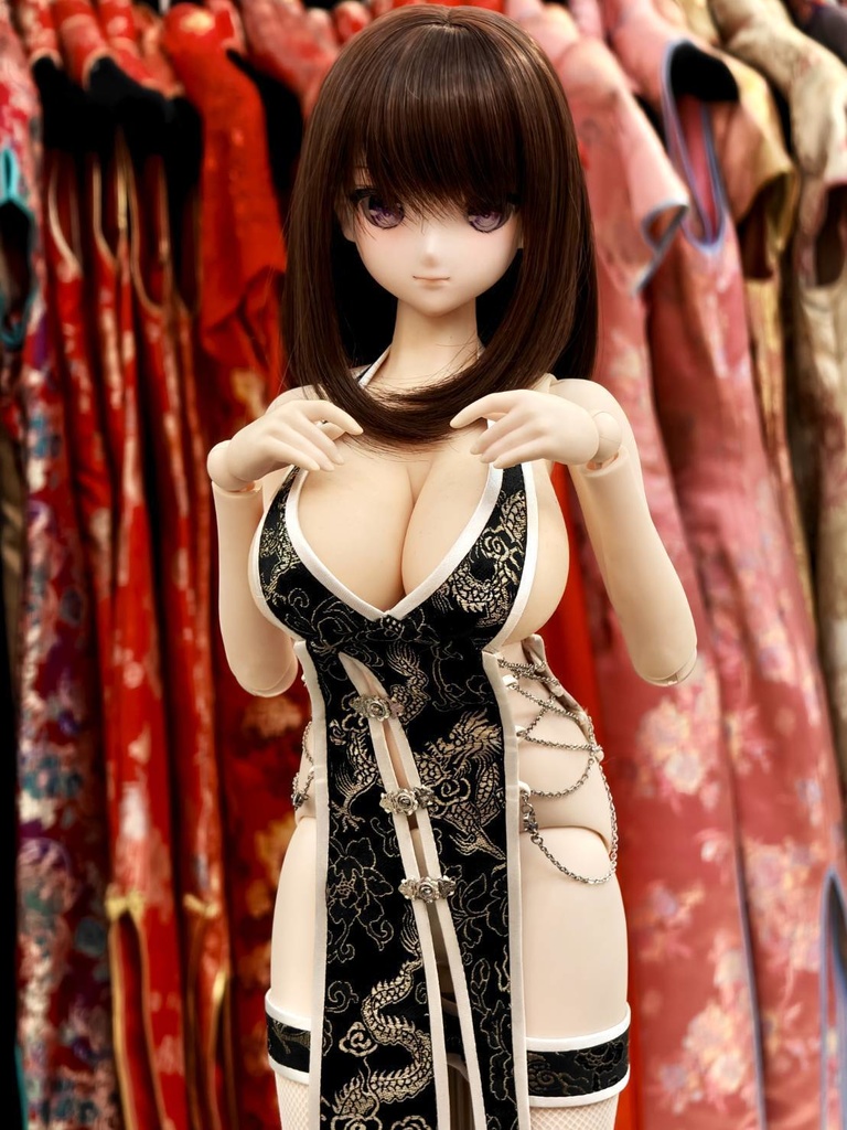 少しセクシーすぎるチャイナドレス