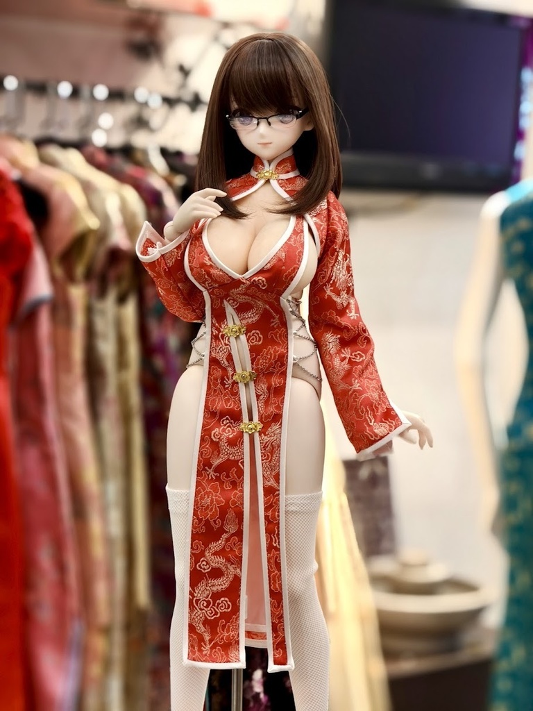 少しセクシーすぎるチャイナドレス