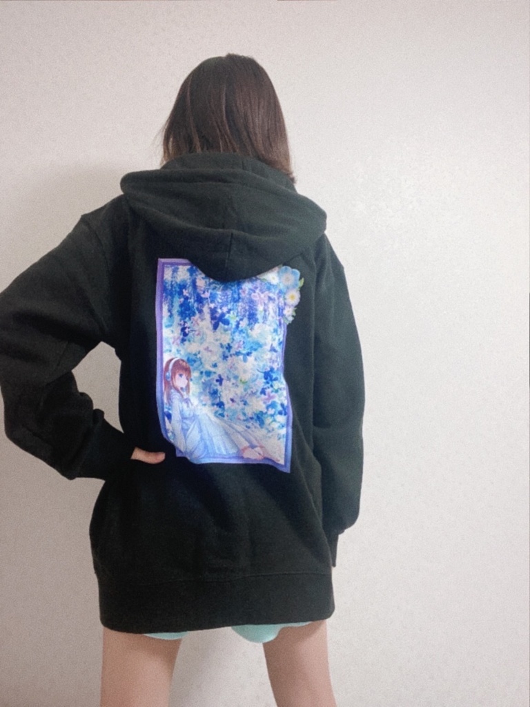 汐のジップパーカー