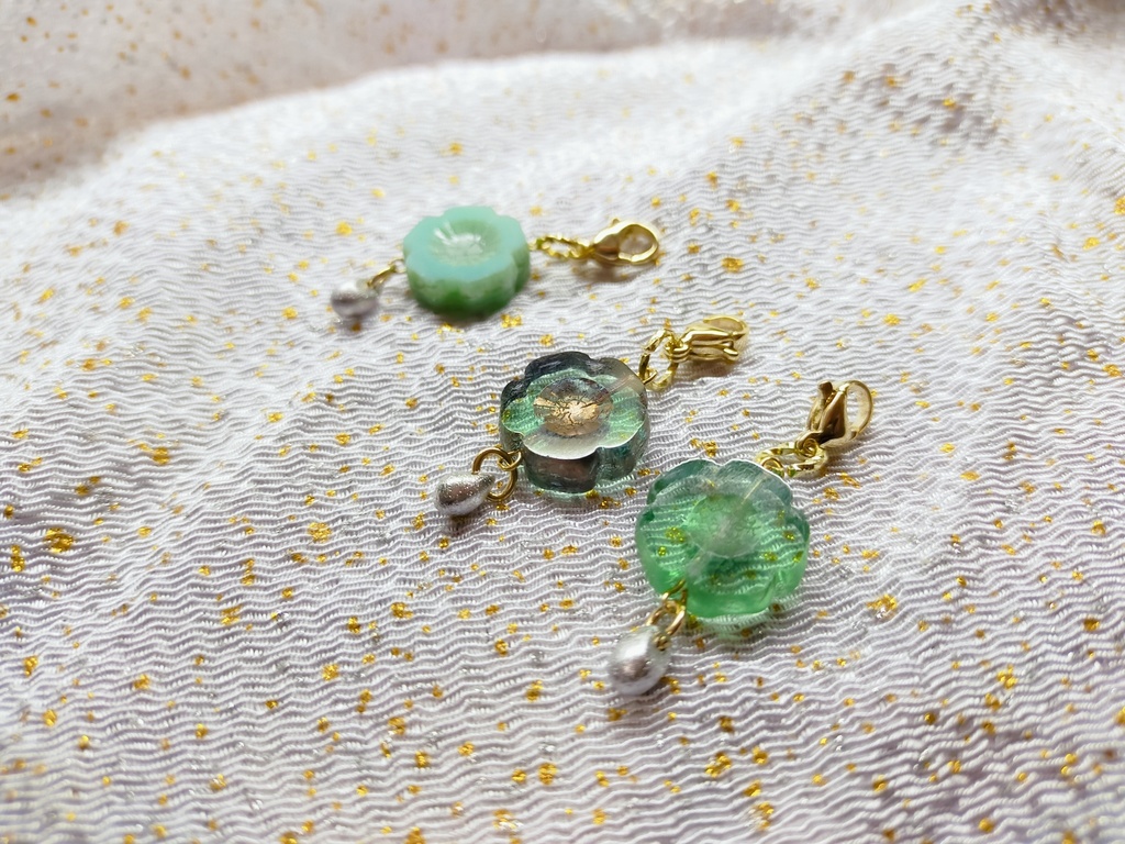 Hawaiian Green Charm