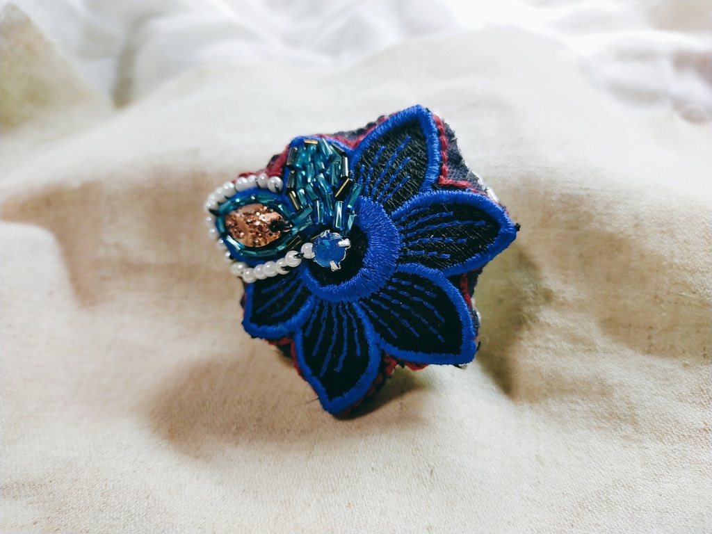 古備前派イメージ ぷっくりビーズ刺繍ブローチ