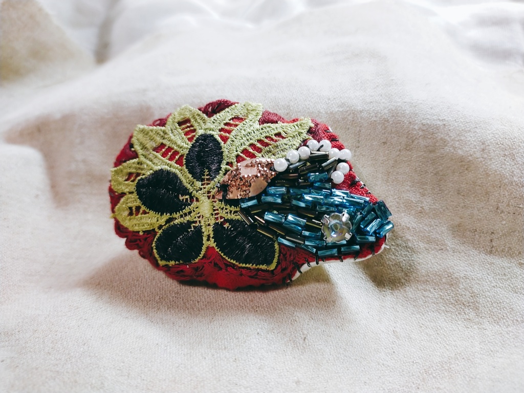 古備前派イメージ ぷっくりビーズ刺繍ブローチ