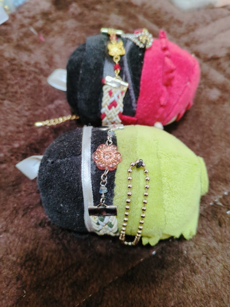 マスコットに巻き巻きするブレスレット 2種