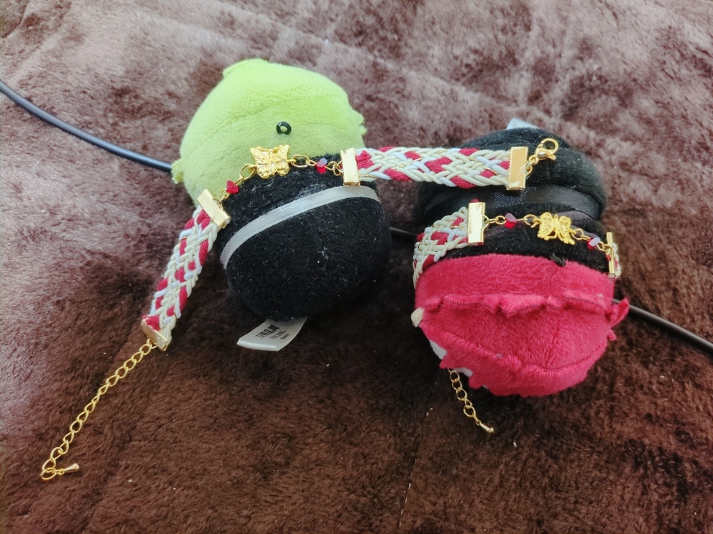 マスコットに巻き巻きするブレスレット 2種