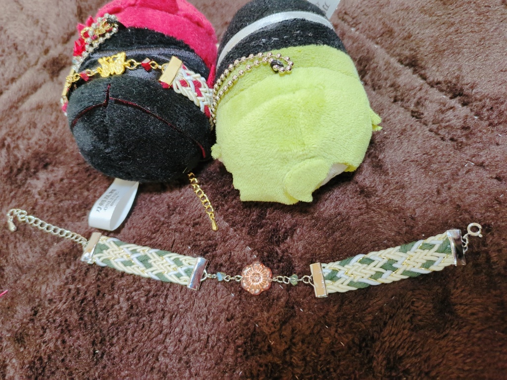 マスコットに巻き巻きするブレスレット 2種