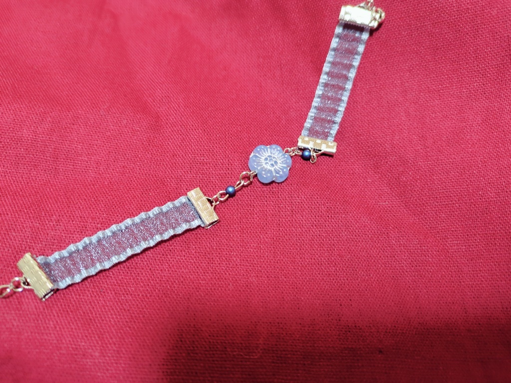 マスコットに巻き巻きブレスレット 寒梅