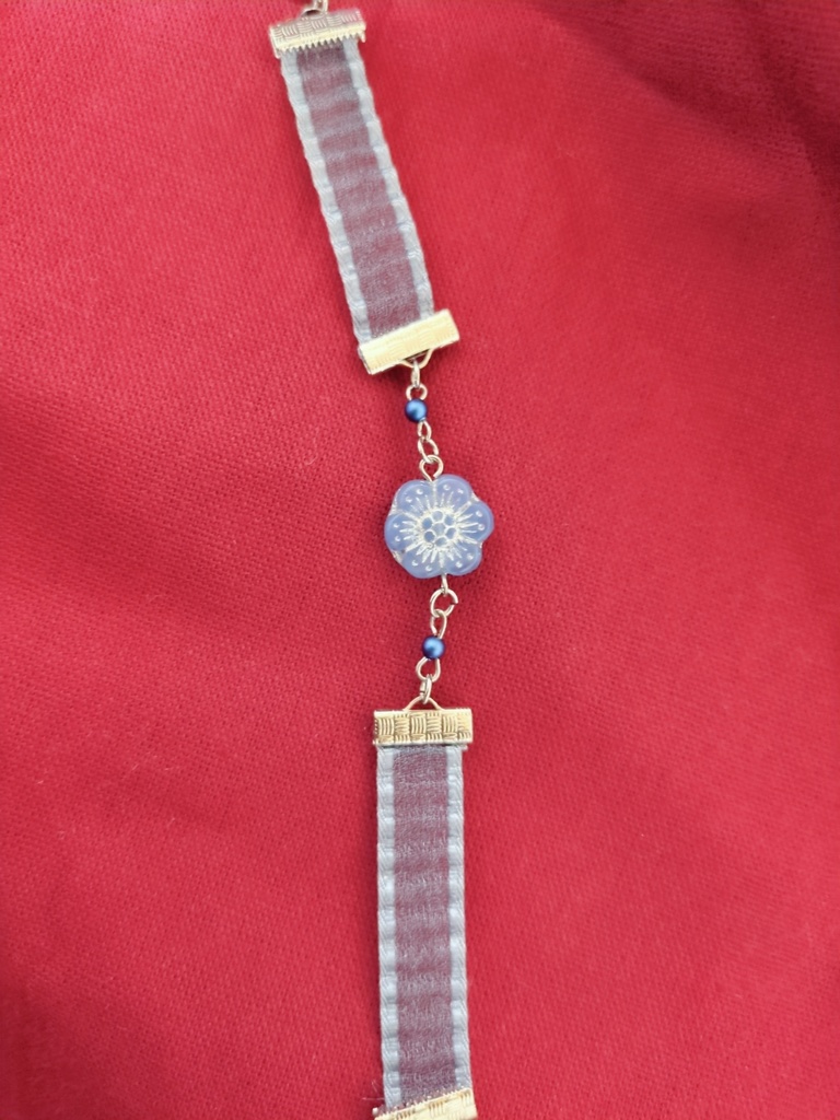 マスコットに巻き巻きブレスレット 寒梅