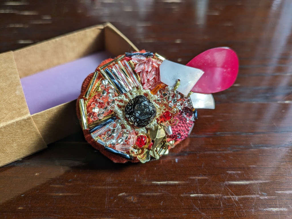 陸奥守吉行イメージ刺繍ブローチ