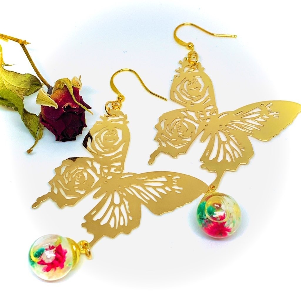 ハーバリウムピアス -胡蝶の夢-