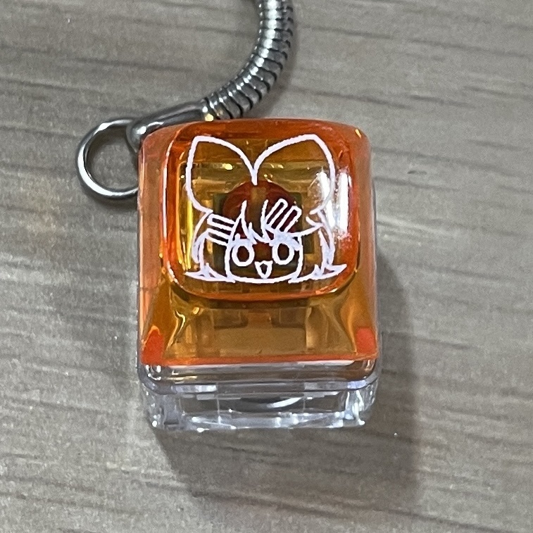 光る！キーボードキーホルダー
