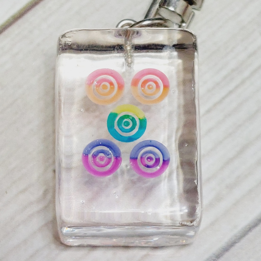 クリア麻雀牌キーホルダー【筒子】レインボー