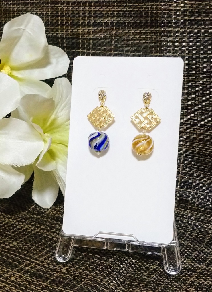 鍾タルモチーフピアス