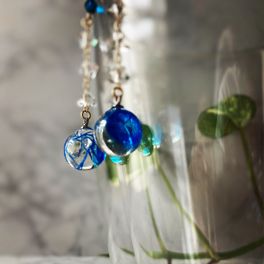 【生きてるピアス】クリスタルと蒼の血管