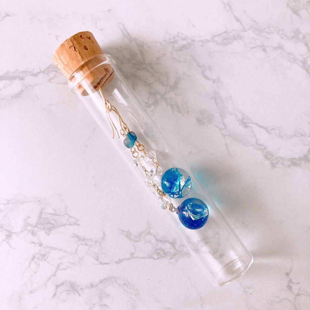 【生きてるピアス】クリスタルと蒼の血管