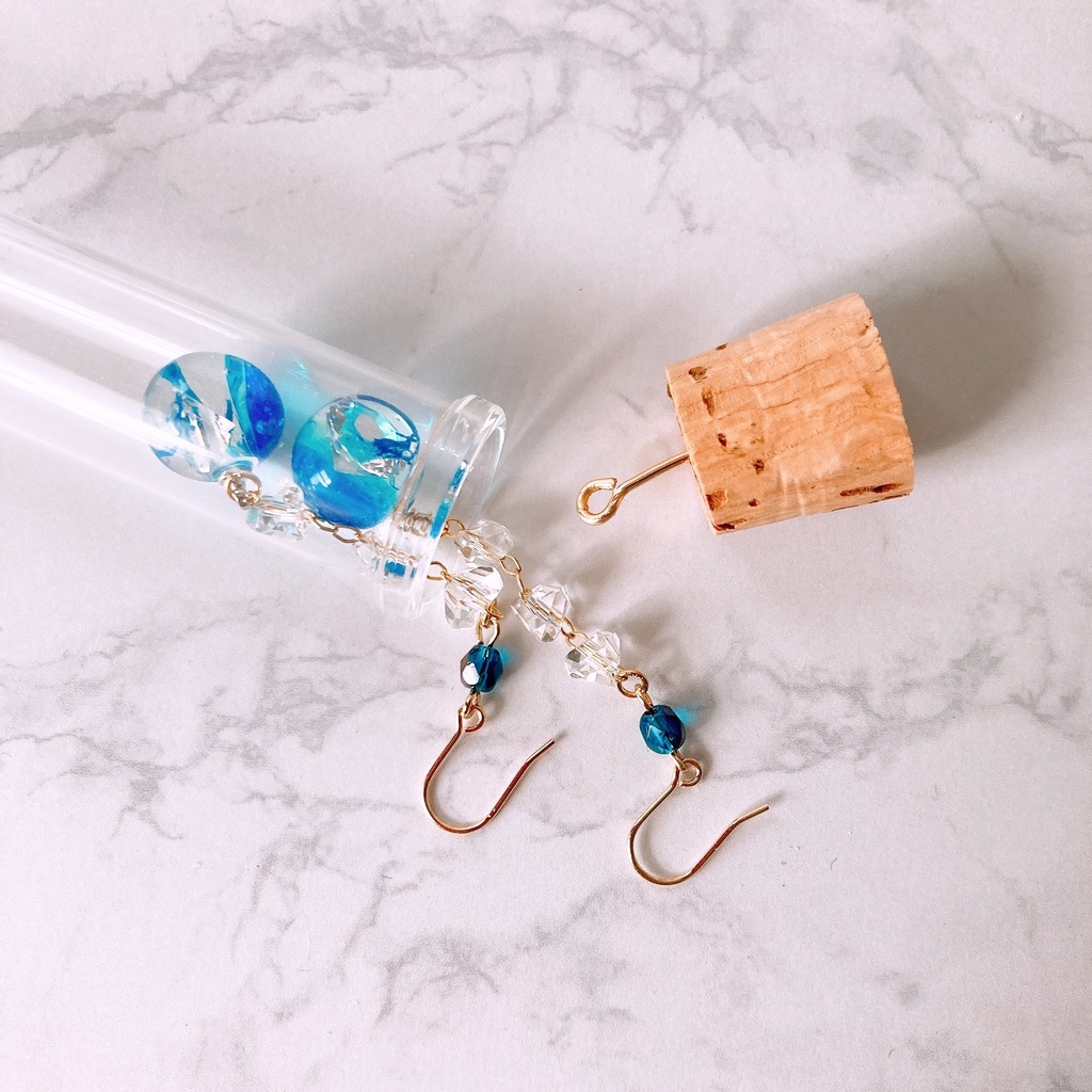 【生きてるピアス】クリスタルと蒼の血管