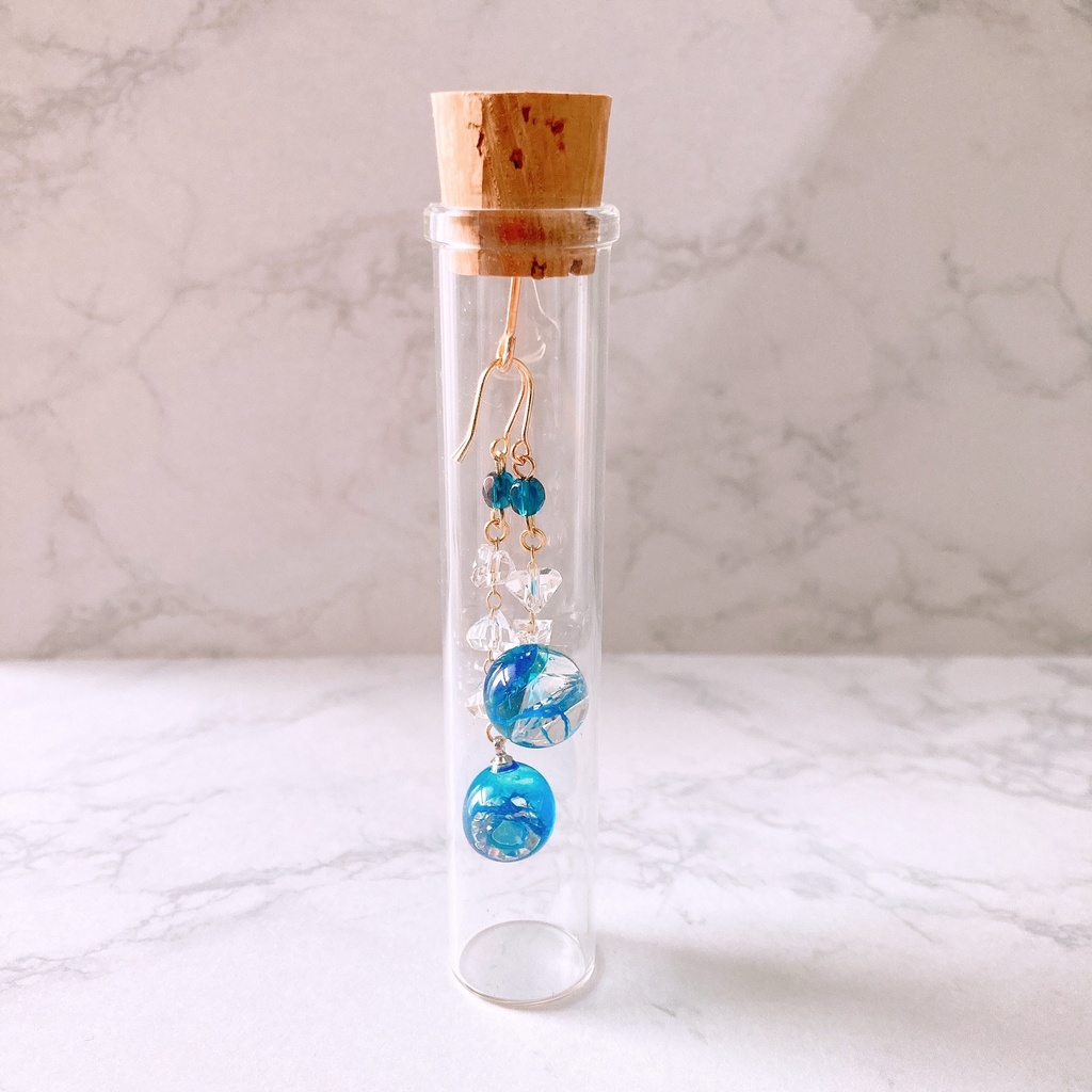 【生きてるピアス】クリスタルと蒼の血管