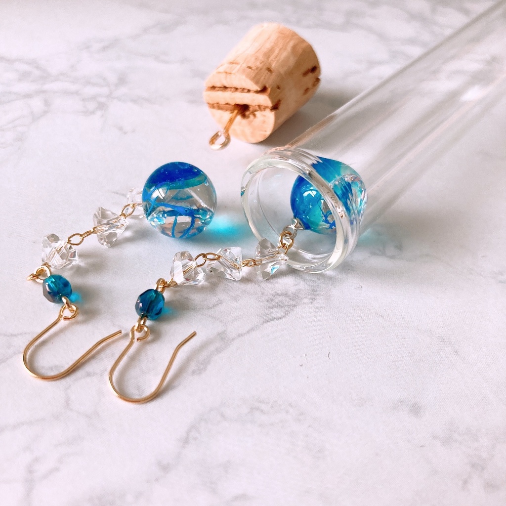 【生きてるピアス】クリスタルと蒼の血管