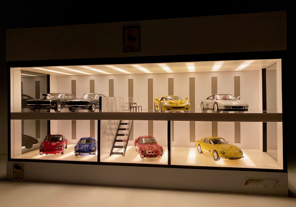1/43・スリット照明、階段&ベンチ・2層式ディスプレーBOX / LED照明・スタイリッシュジオラマ・京商、ミニチャンプスなどに