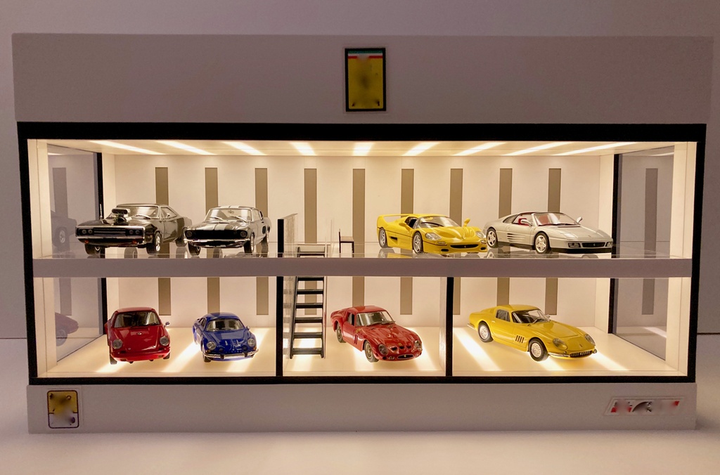 1/43・スリット照明、階段&ベンチ・2層式ディスプレーBOX / LED照明・スタイリッシュジオラマ・京商、ミニチャンプスなどに
