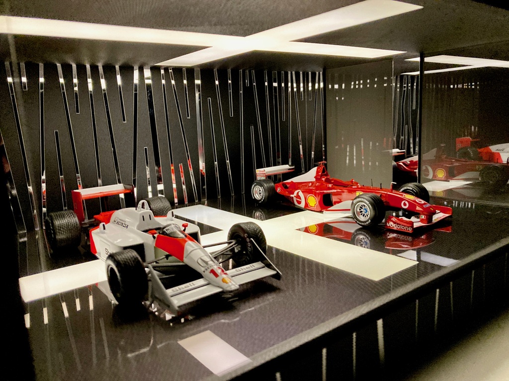 1/18展示2〜3台可・クロス照明・ディスプレーBOX / USB電源LED照明・ネオジオラマ・1/24、1/43、1/64、京商、オートアートなど