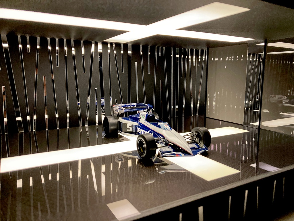 1/18展示2〜3台可・クロス照明・ディスプレーBOX / USB電源LED照明・ネオジオラマ・1/24、1/43、1/64、京商、オートアートなど