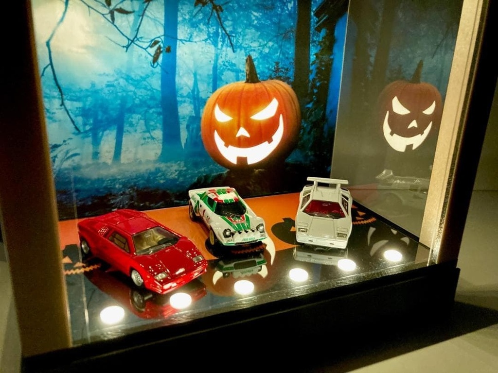 ハロウィン仕様・ディスプレーBOX / 壁面のカボチャが光る・スタイリッシュジオラマ・ホットウィール、京商、トミカ、フィギアなどに