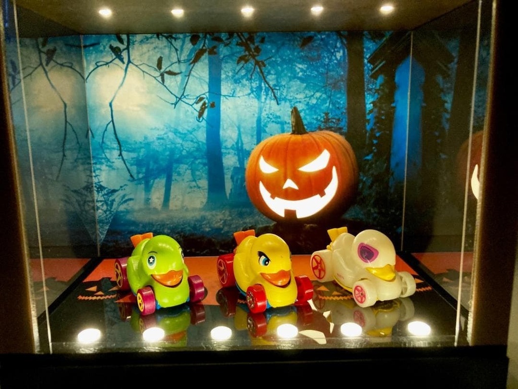 ハロウィン仕様・ディスプレーBOX / 壁面のカボチャが光る・スタイリッシュジオラマ・ホットウィール、京商、トミカ、フィギアなどに