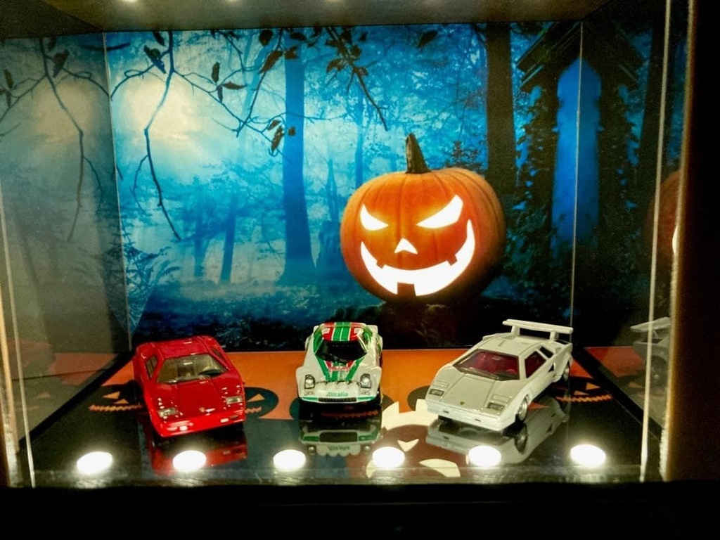 ハロウィン仕様・ディスプレーBOX / 壁面のカボチャが光る・スタイリッシュジオラマ・ホットウィール、京商、トミカ、フィギアなどに